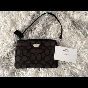 Coach wristlet zipper